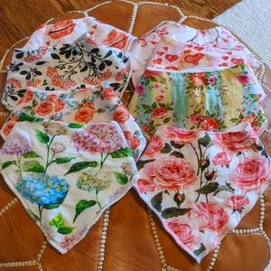 Set of 8 jersey and fleece bibs/bandanas